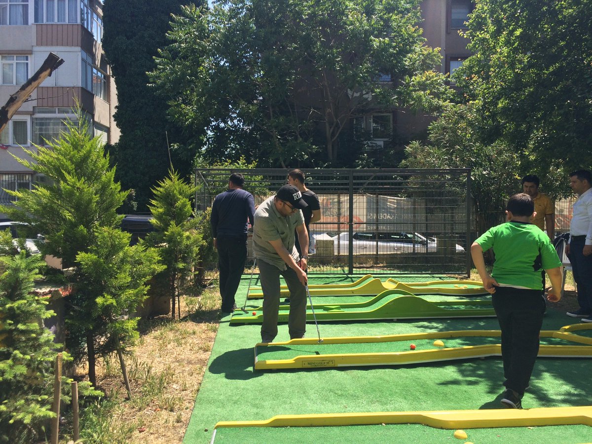 UgurKurs's tweet photo. Golf sporu fiziksel ve mental anlamda bize çok şey kattı @cenapkus https://t.co/JdcfcMIvx2