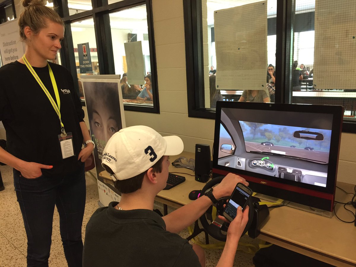 JACK1023ldn's tweet photo. Students are learning about the dangers of Texting &amp; Driving! #PhoneDownBeavers @MLHealthUnit #IMPACT #DropItAndDrive @LordDorchester https://t.co/6K6Fg7RIKi