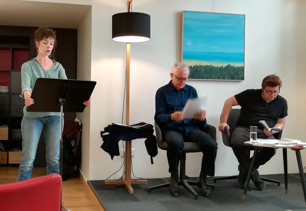 Voilà #théâtreenlivres lancé ! @Theatrales <a href="/SylvainLevey/">levey sylvain</a> merci @ombresblanches étrangères pour l'accueil