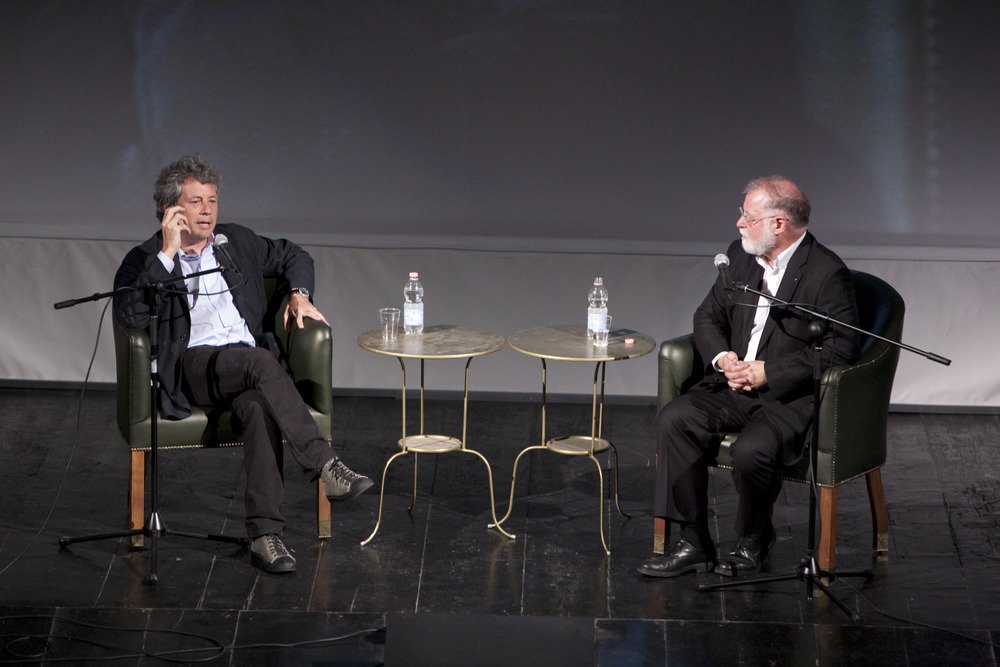premiorezzori's tweet photo. 2010 ▸ #OdeonFirenze: #RalphFiennes e #AlbaRohrwacher leggono #Dante dopo una conversazione tra @bariccoale e #AlbertoManguel. #cinema https://t.co/4hK2c5FjmW