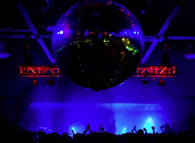 groundSOUND_AV's tweet photo. We've got this new giant mirror ball! It really pulls a room together. https://t.co/UWFmtMstbO
