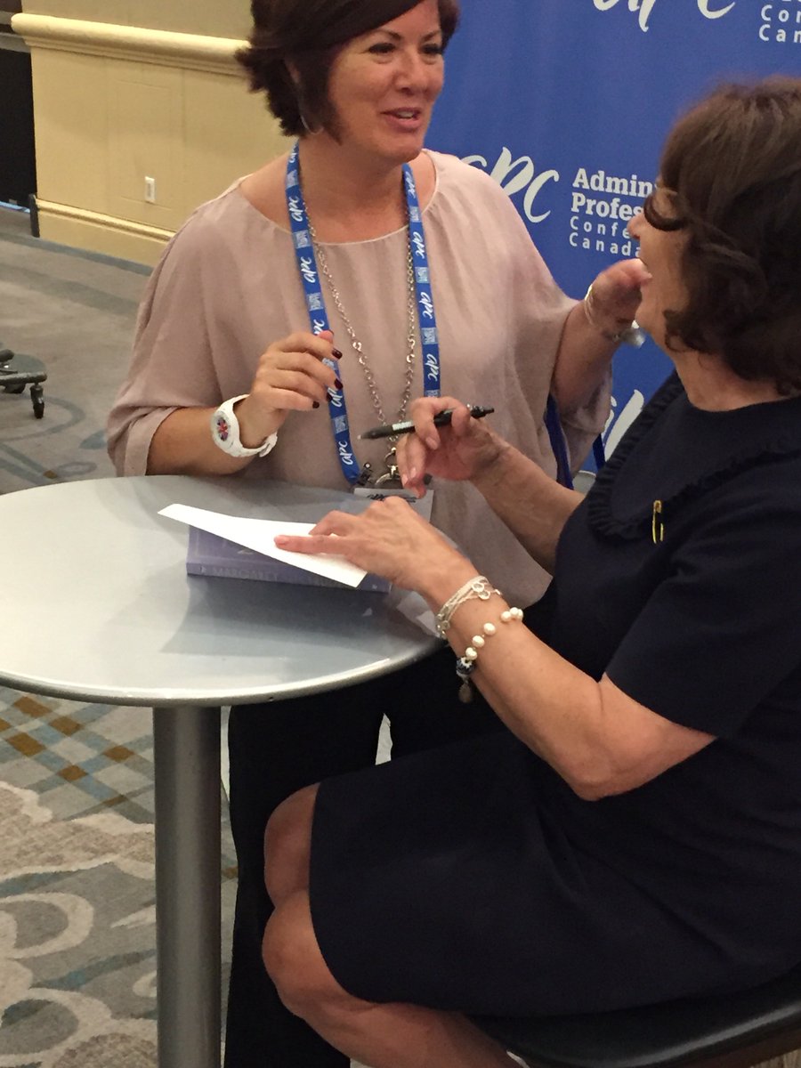 brandblvd07's tweet photo. You can count on a BB Brand Specialist to be ready when @MargaretTrudeau asks for a pen. 🙌📖🖊️ #booksigning #apccan2017 @APCCanada https://t.co/EedpyLnwIB