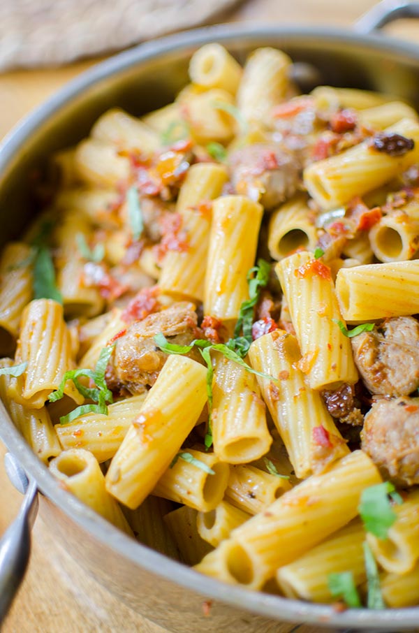 DerleaBrandFood's tweet photo. Pasta perfection! This simple &amp; fresh 5-ingredient pasta by @Living_Lou features hot Italian sausage, basil, and Sweet Pepper @Miscela_Food! https://t.co/QLiLIkZ68R