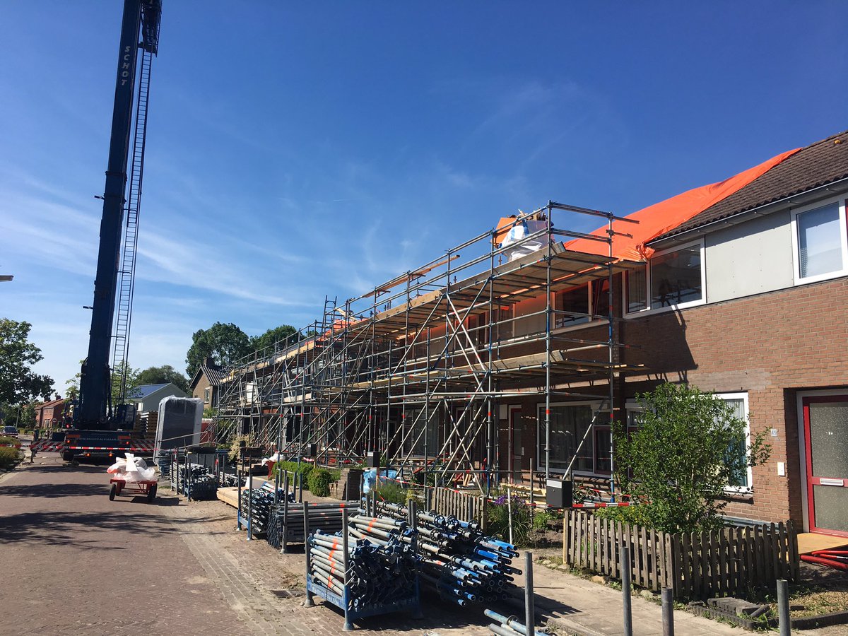 KikiOngering's tweet photo. Woningverbetering Heerenacker 40 woningen in volle gang🛠🏡 #FijnWonen #VanWijnen #Elkien #bouwteam https://t.co/XdSmNSt1wi