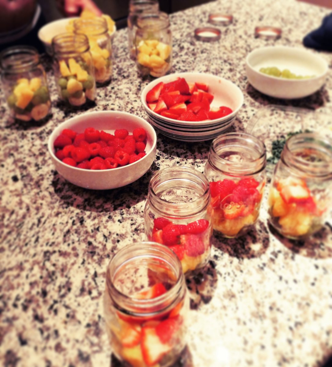 MsRichardson143's tweet photo. Mason jar meal prep!  #drinkyourfruitandveggies #easysolutions #grabandgo https://t.co/0STEIbVeux
