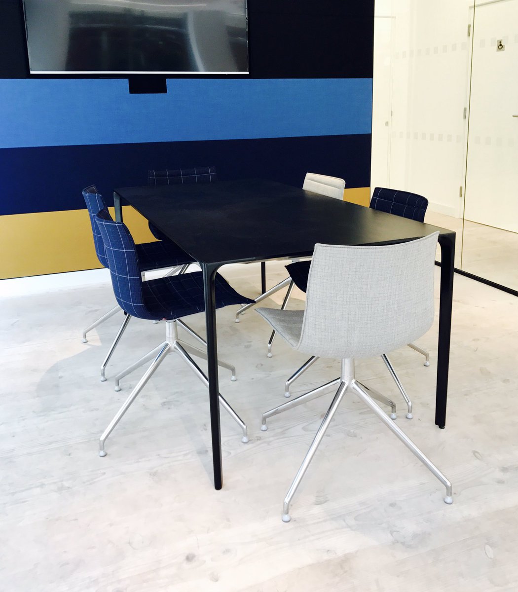 danielgavanews's tweet photo. @ArperOfficial #Nuur table + #Catifa46 chairs with @kvadrattextiles new #Recheck fabric in the just opened #Clerkenwell #softcells showroom https://t.co/0ynM6kSKxK