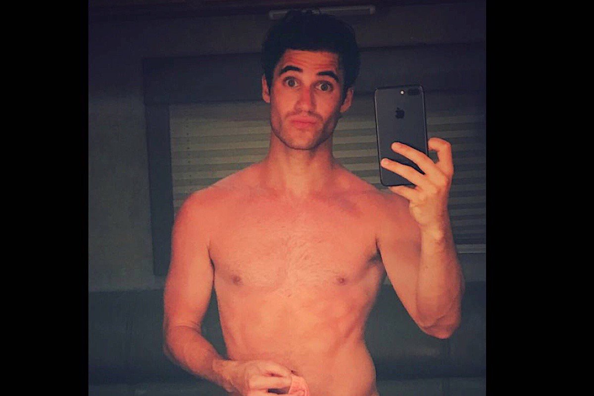 miuvonf's tweet photo. Darren Criss Nude for ‘Versace: American Crime Story’ https://t.co/V8lkPYgBNU https://t.co/iy95iJ4s0m