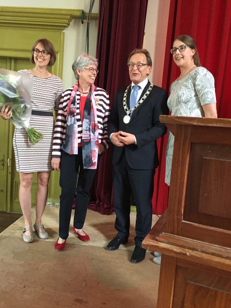 Elly Arts koninklijk onderscheiden voor haar bijzondere inzet voor mensen die hulp nodig hebben.