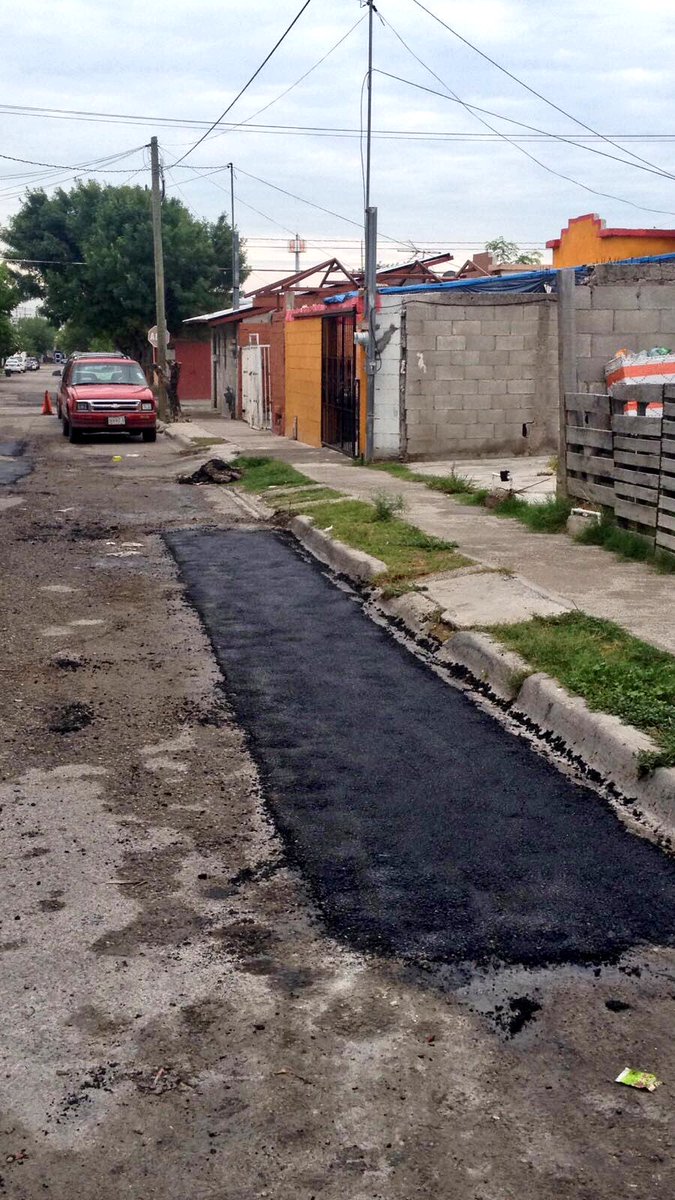 MpioPNegras's tweet photo. Continúan los trabajos de intenso bacheo y rehabilitación de alumbrado público en divsersos sectores de #PiedrasNegras @PURONJOHNSTON https://t.co/YYDOHhnaPr