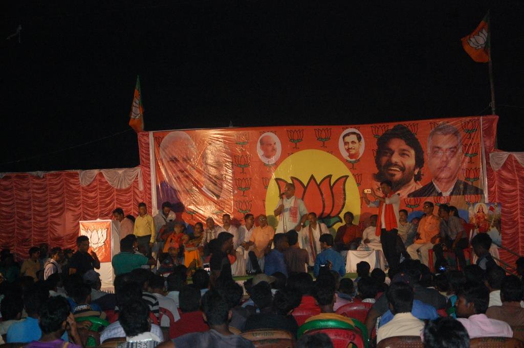 DilipGhoshBJP's tweet image. Addressing a #PublicMeeting at Niamatpur,Kulti(Asansol).650 Karyakartas today joined @BJP4Bengal family. Join BJP for a #ProgressiveBengal
