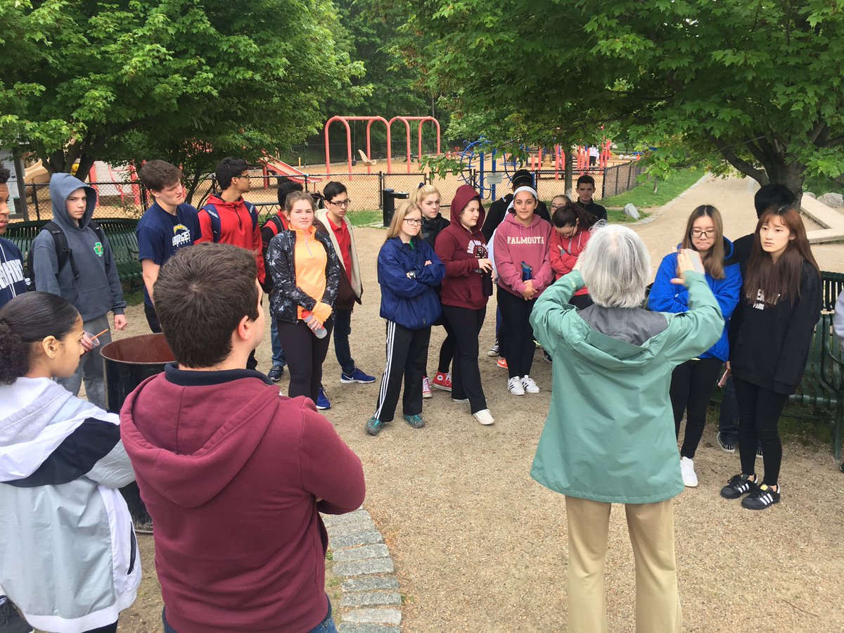 MatignonHS's tweet photo. Great day at Spy Pond Park for #MatignonServiceDay cleaning up & beautifying for the residents of @ArlingtonPatch #WarriorService @CSOboston https://t.co/WlAMFAfRLr
