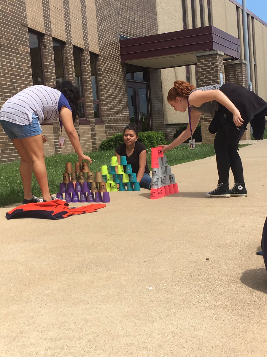 MrsWey10's tweet photo. 6th grade field day is a blast @GardenCityElem #wearewayne #teamwork #friendlycompetitions https://t.co/ZHMwchbl96