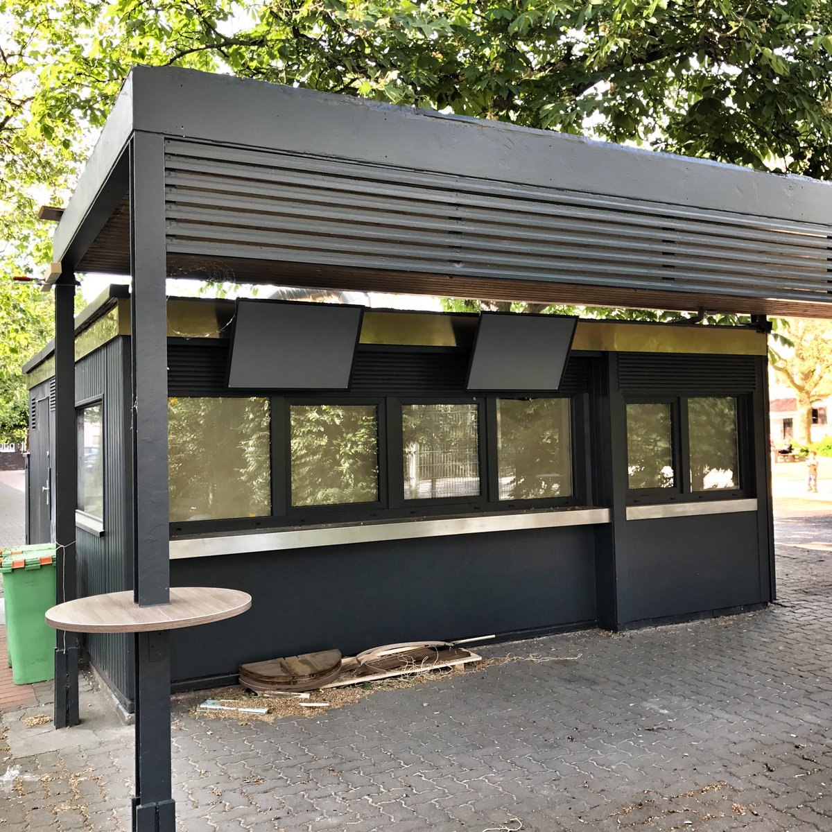 dobeho's tweet photo. Wir bekommen auf den Stephansplatz eine stylische Frittenbude 😋 #Südstadt #Hannover https://t.co/6IK3dlZv0S