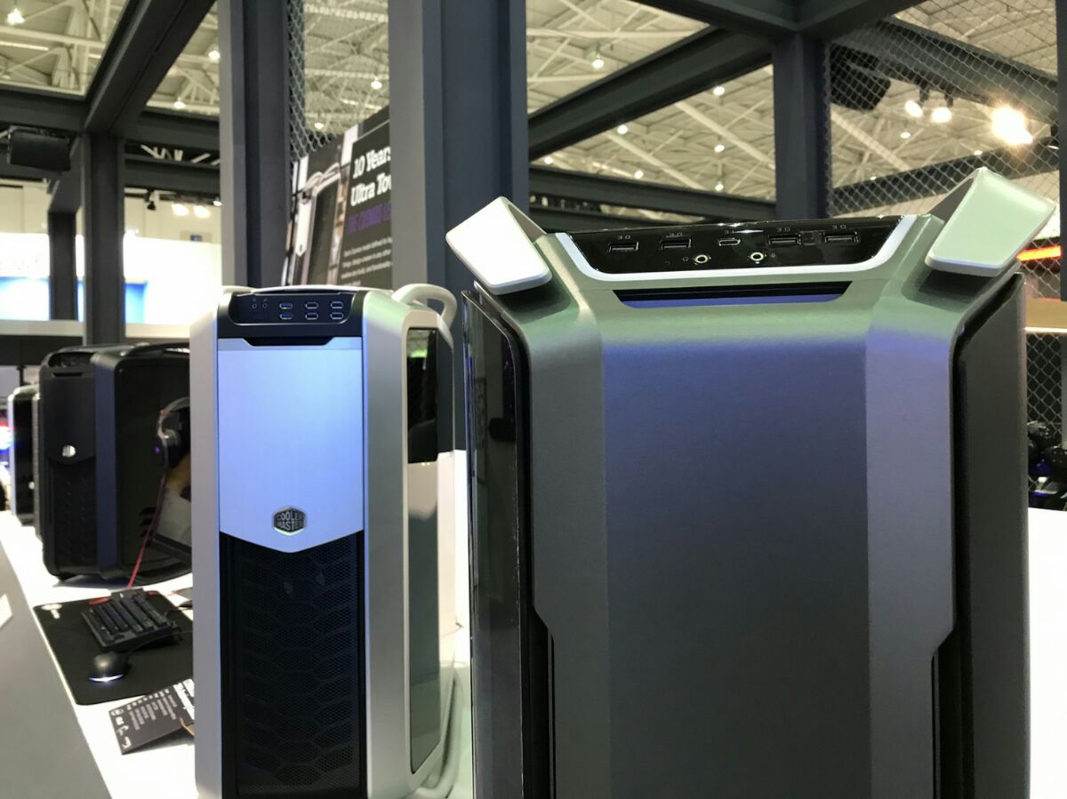 coolermasterfr's tweet image. Retour en force pour le #Cosmos avec du verre trempé incurvé, du RGB ou encore un plateau pour carte mère réversible ! #Computex2017