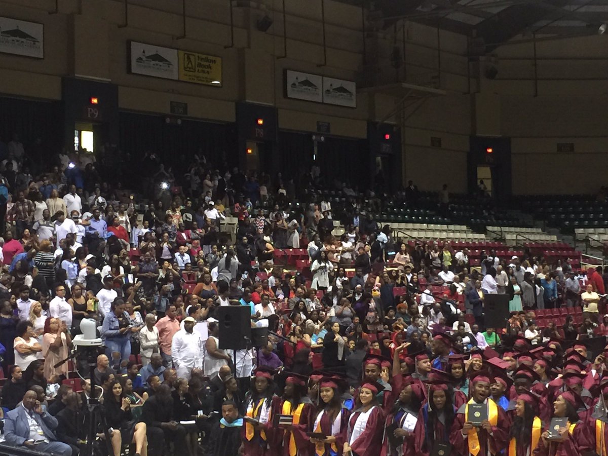 Melissa90908196's tweet photo. 🎓Introducing The Newest Members of The Fairmont Heights Alumni Assocation! Six Million Scholarship Dollars! Great job Principal Walker!🎓 https://t.co/0Ttt8qrwXR