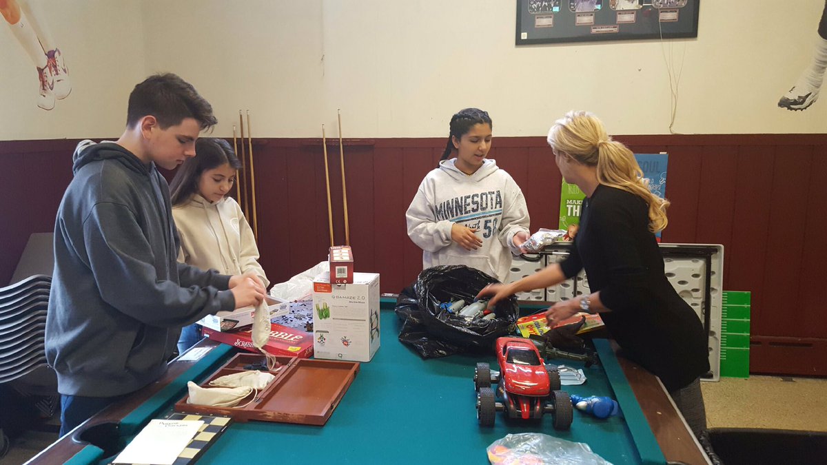 MatignonHS's tweet photo. Great time serving at @ABGClub for #MatignonServiceDay! Thanks for partnering with us! #WarriorService #ExpectExcellence @ArlingtonPatch https://t.co/LF5ZYyHlwT
