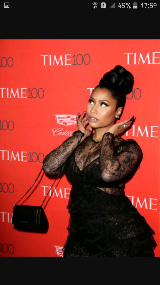 MINAJNATOR's tweet photo. My Queen of rap 😘😘💜💜 @NICKIMINAJ https://t.co/tbUWSdCQcS