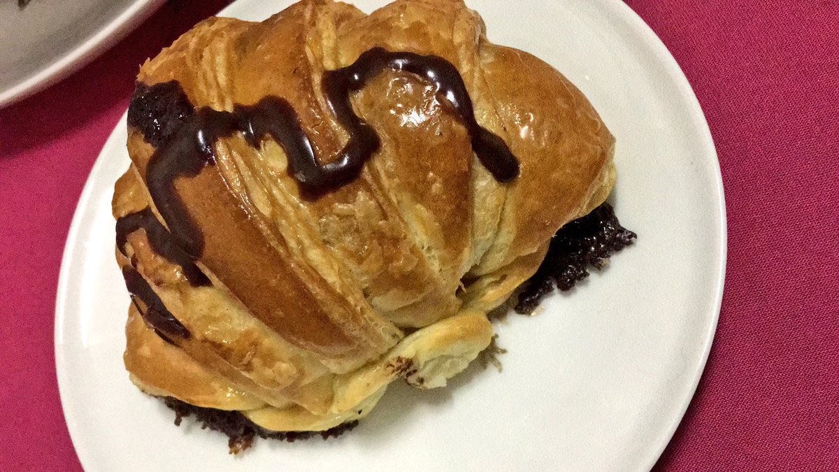 dullahkins's tweet image. After iftaar treats. A lovely cup of tea with a delicious chocolate croissant from this bakery in Erasmus (Rolling Pin) 😩❤️ #Drool