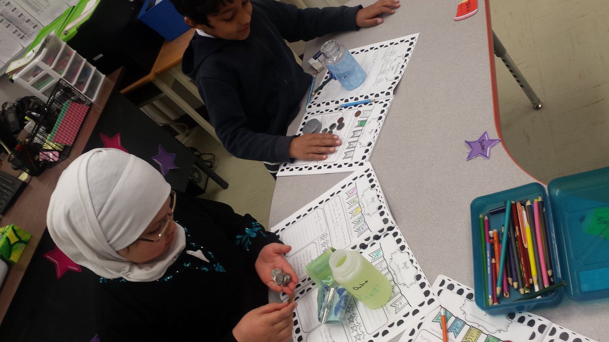 HiraNoor001's tweet photo. 3l are excited to count their collected money for the charity (Zakah) ❤ #islamicstudies #Ramadanactivity @FMISonthego @FMPSD https://t.co/R4sJ12DRpB