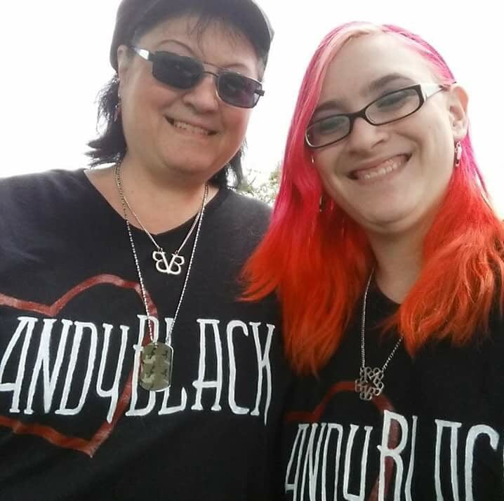 Lilfreckledface's tweet photo. @ChrisABiersack Here is our beloved passed BVB member and her daughter #prayersforEmily @ChrisABiersack 😔🖤🖤 https://t.co/BShu88BLk8
