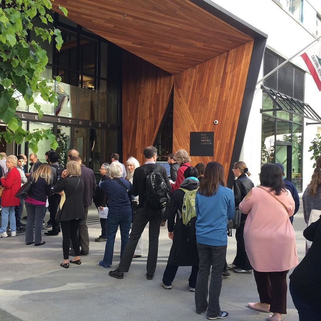 SFBaySierraClub's tweet image. Line out the door for BAAQMD meeting on refinery emission caps!