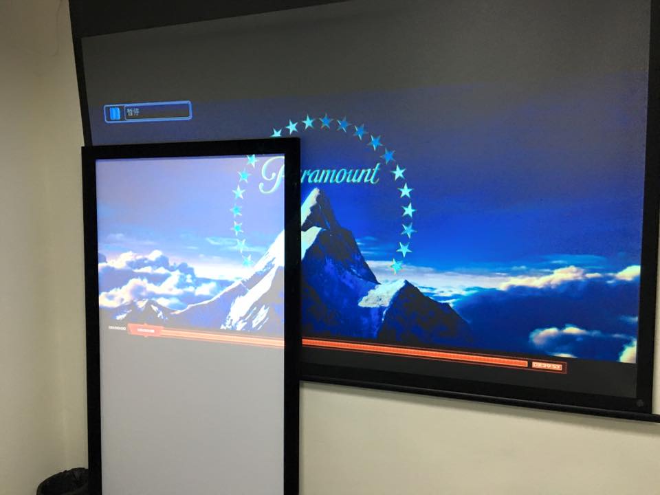 Sapphire_AV's tweet photo. Sneak preview of new screen surface for lights in projection.Screen on the left is standard white fabric. #projector #sapphireav #fixedframe https://t.co/AknZtrRy9s