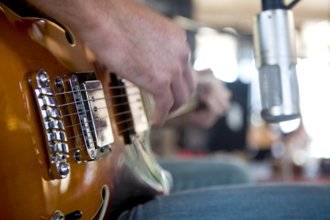 Midweek break at Tapas tonight - live entertainment till 9pm and half price sushi!