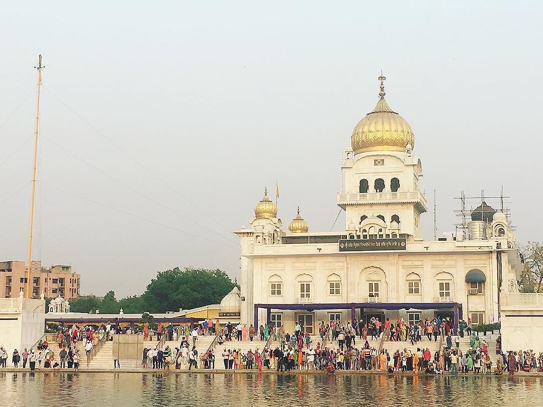 ask_local's tweet image. Gurudwara Bangla Sahib.
Sundays are especially full here.

Prasad is tasty and kirtan is divine.
#asklocal #banglasahib #delhi #CP