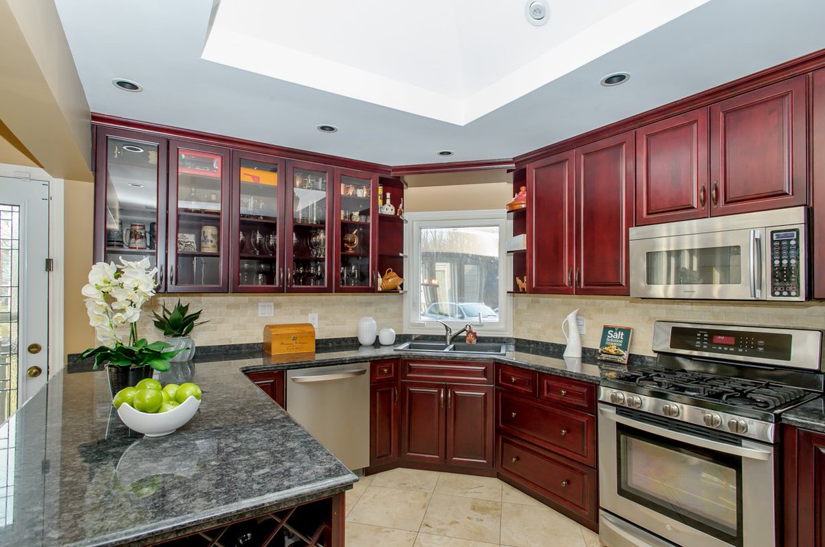 RealEstateNF's tweet photo. #FrankieGrottola #RealEstateNiagara #OpenHouse SUNDAY 2-5pm June 4th, 2017
10638 WILLOUGHBY ROAD, NIAGARA FALLS ON.  $999 900.00 Must See! https://t.co/ahastuEjtR