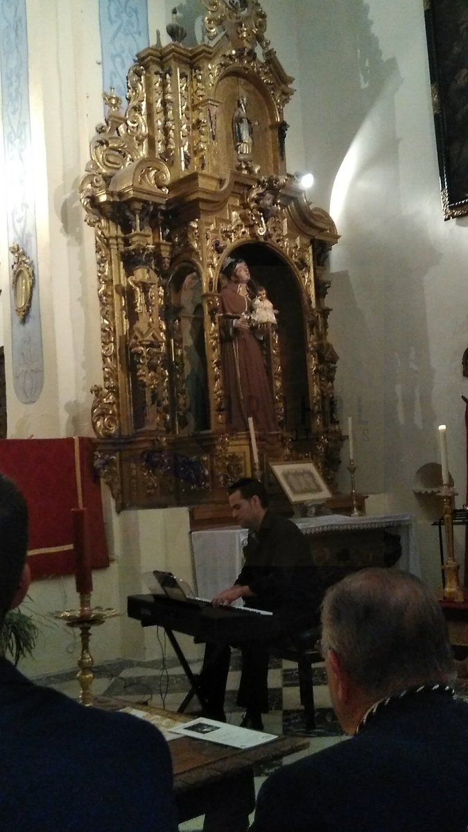 Álbum de fotos de exaltación que Mario Daza realizó con motivo del 30 aniversario <a href="/GJSantoEntierro/">G.J. Santo Entierro</a> el viernes 26 mayo en iglesia San Roque