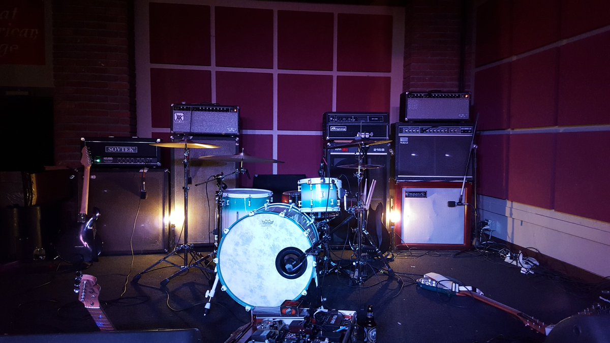 AuRevoirIt's tweet image. Here's an old pic of our gear btw. #emperorcabs @DarkHorseDrums #sovtek #sunn