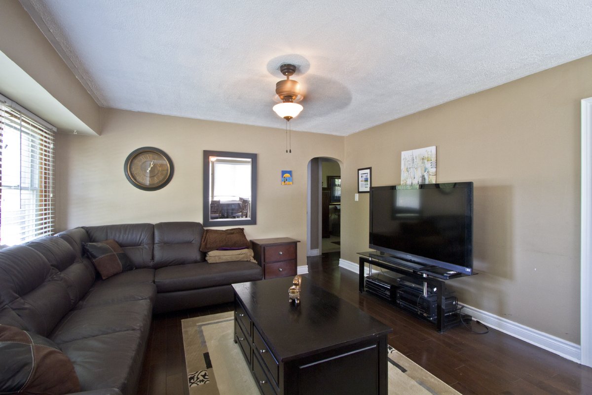 RealEstateNF's tweet photo. #FrankieGrottola #RealEstateNiagara #OpenHouse Sunday 2-4pm June 4th, 2017 
5542 ROYAL MANOR DRIVE NIAGARA FALLS ON ASKING $269,900.00 https://t.co/W4uROq03yH