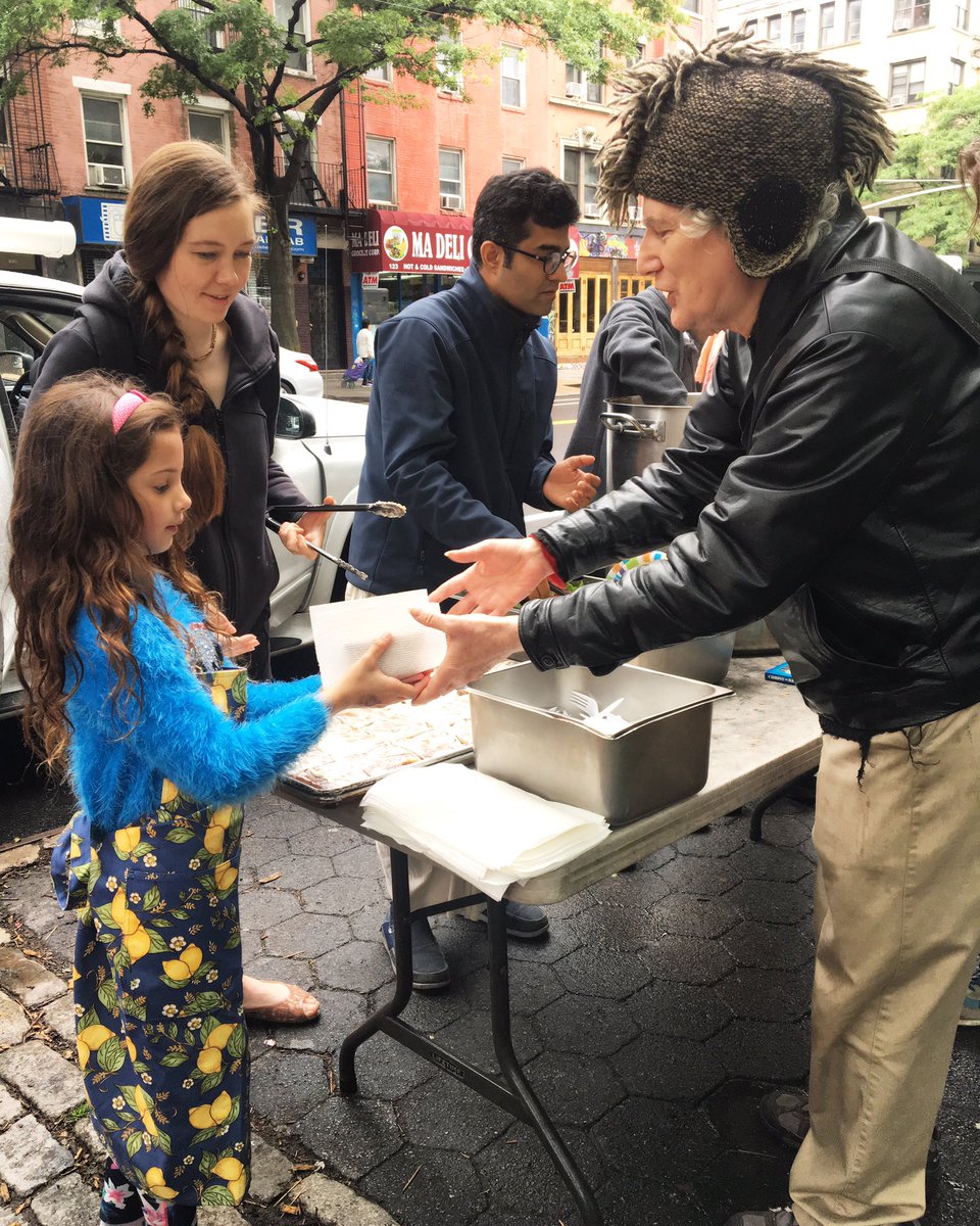 SanctuaryNY's tweet photo. The youngest member of the Hope Fam. from #England serving our #NYC neighbors this morning.🇬🇧https://t.co/pclram0tbV #foodforlifeattompkins https://t.co/E3RxQrFJgz