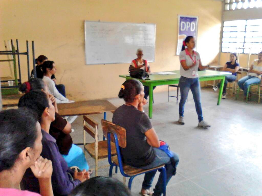 DPDYaracuy_'s tweet photo. @DPDYaracuy_  dirige Dialogo Pedagógico al Movimiento Bolivariana de Familia sobre LOD a representantes de la ET Carlos José Mujica https://t.co/SKFbmDyqMt