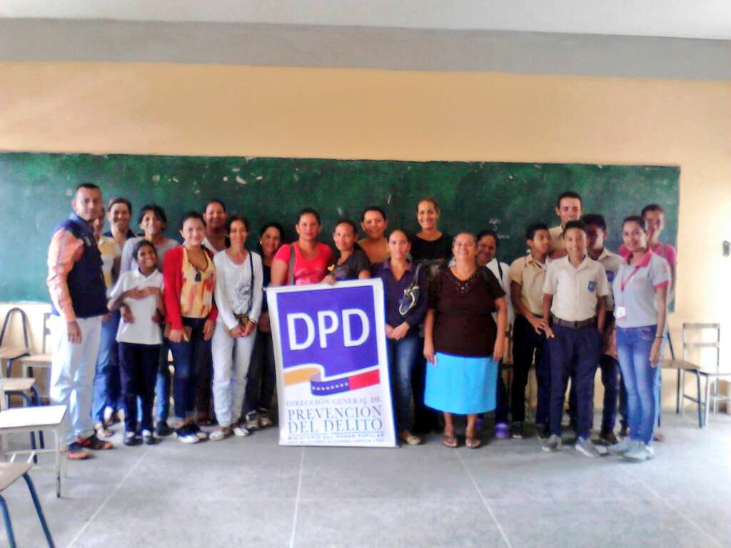 DPDYaracuy_'s tweet photo. @DPDYaracuy_  dirige Dialogo Pedagógico al Movimiento Bolivariana de Familia sobre LOD a representantes de la ET Carlos José Mujica https://t.co/SKFbmDyqMt