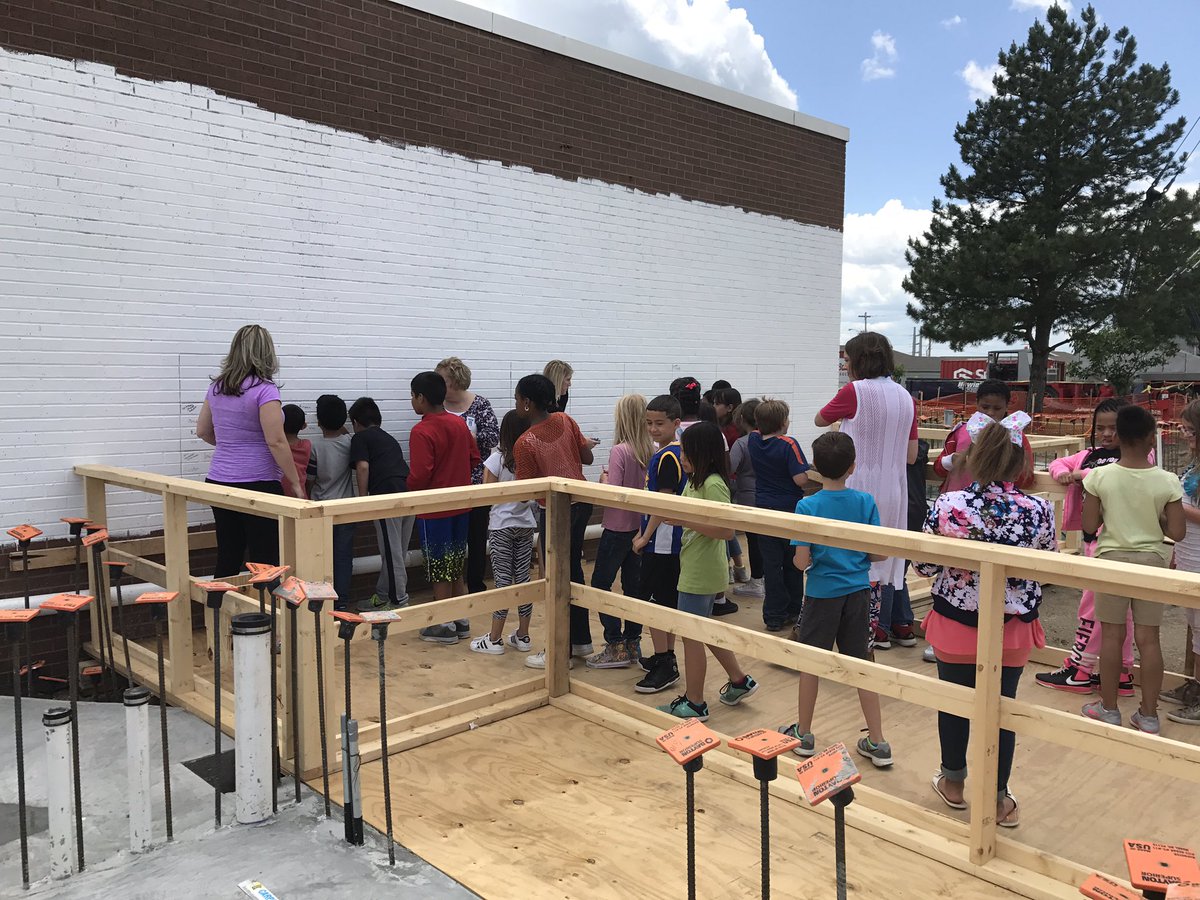 SMKamphaus's tweet photo. Signing the new addition wall for students and staff of the future. https://t.co/OSnx66Q8hA