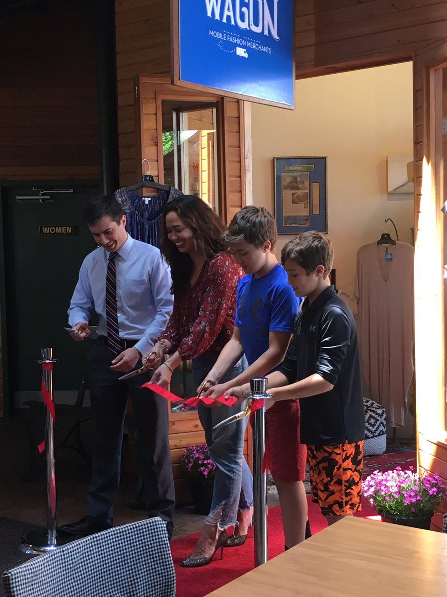 Congrats to Luxe Wagon! Great to see more local shops and businesses moving to downtown South Bend. #BestWeekEver <a href="/DTSouthBend/">Downtown South Bend</a>