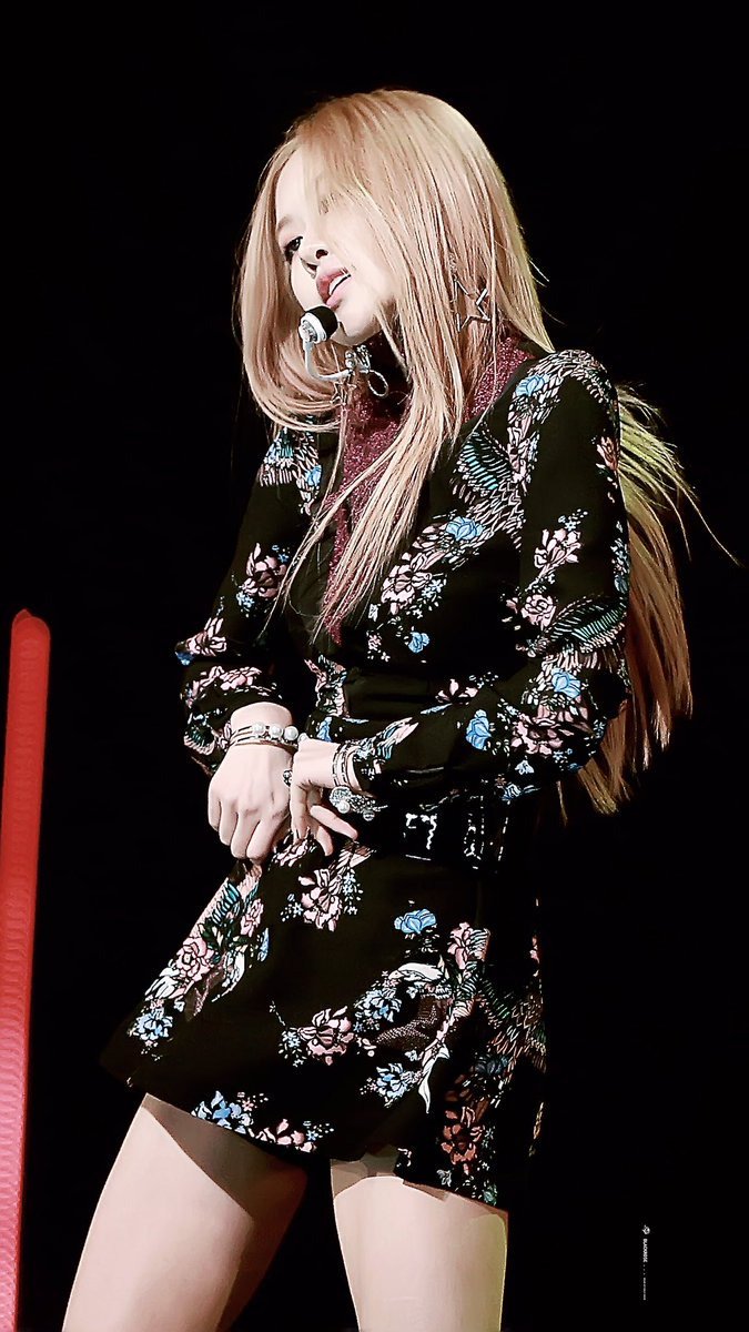 BlackpinkOff's tweet photo. Chaeyoung 😀
#Blackpink #ParkChaeYoung #BLINKs #Rose https://t.co/f97uP4NfD2