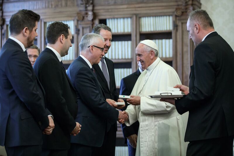 RoyNorton1's tweet photo. Deeply honoured, as a member of @CanadianPM 's official delegation, to have had the opportunity to meet @Pontifex 29May in the Papal Library https://t.co/J7BQFFEy7h