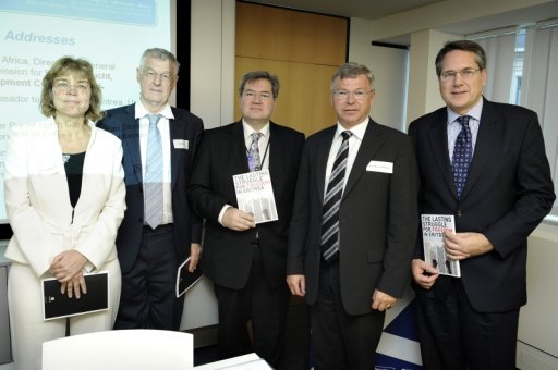 AmbStesfamariam's tweet photo. @allpolitiko @mvreisen #European External Policy Advisors (#EEPA) has begun her own struggle 4 #Eritrea-even co-authored a book on it-with MPs in tow:-) https://t.co/umPpWPkIRU