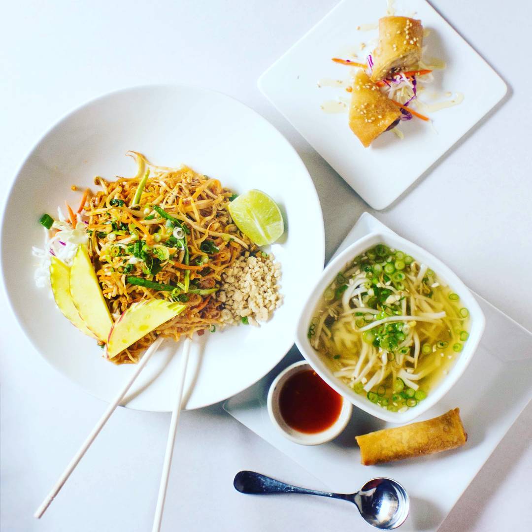 #lunchspecials don't get any better with your choice of soup and entree and a spring roll! Order today at (215) 297-6552.