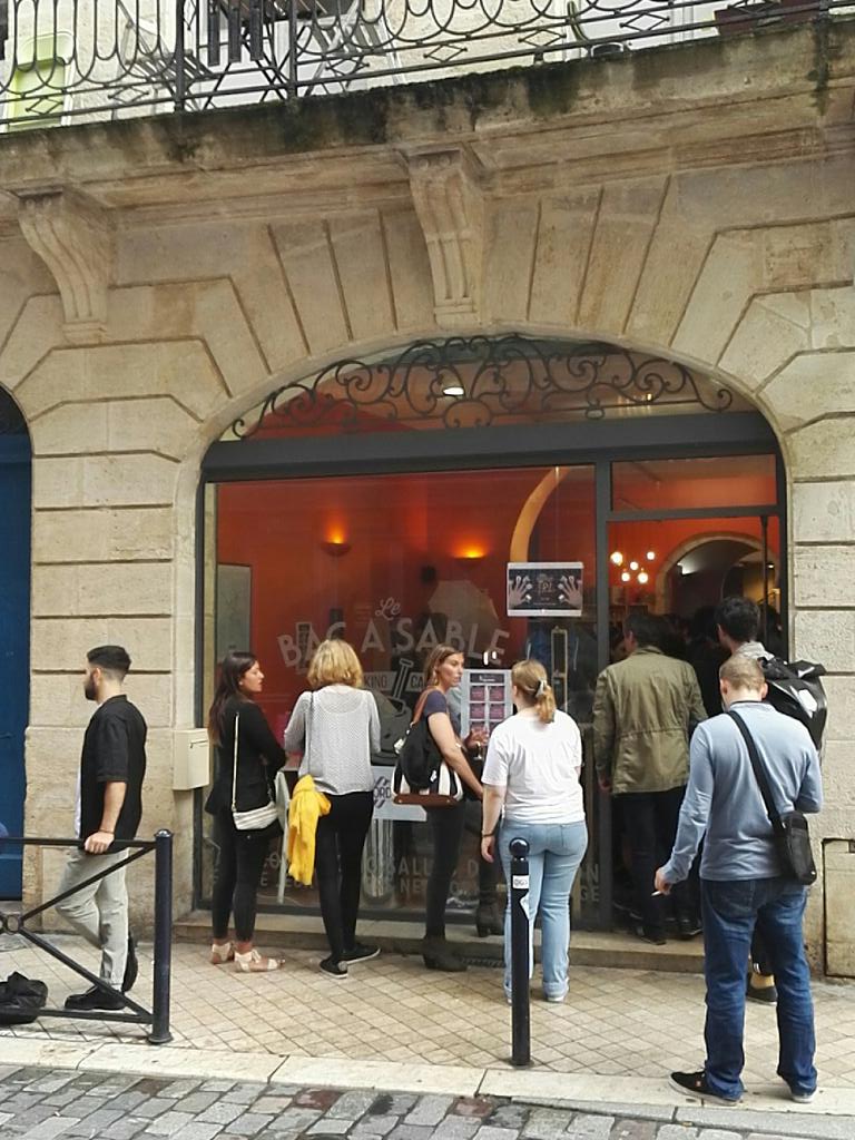 LesBordelaisFR's tweet photo. Waw ! Il y a foule à la soirée #LesBordelaisIRL au @bacasablecafe ! On démarre dans 2 minutes ! #digital #bordeaux #i4emploi https://t.co/F5r3HHiBSp