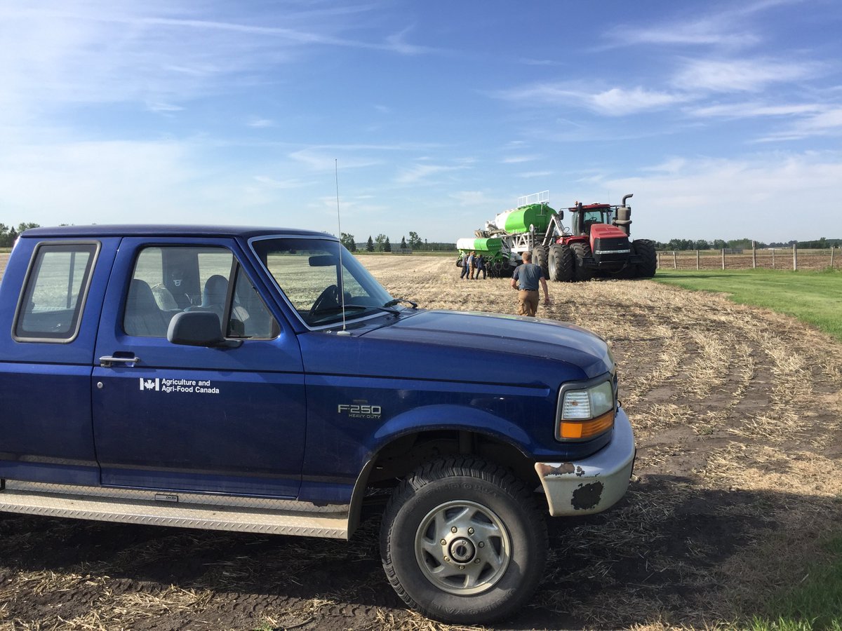 SmartSeeder's tweet image. Thanks @gabertccc @canolacouncil @AlbertaCanola for the invite to seed #canola on your site - #superiorfurrow #evendistribution #plant17