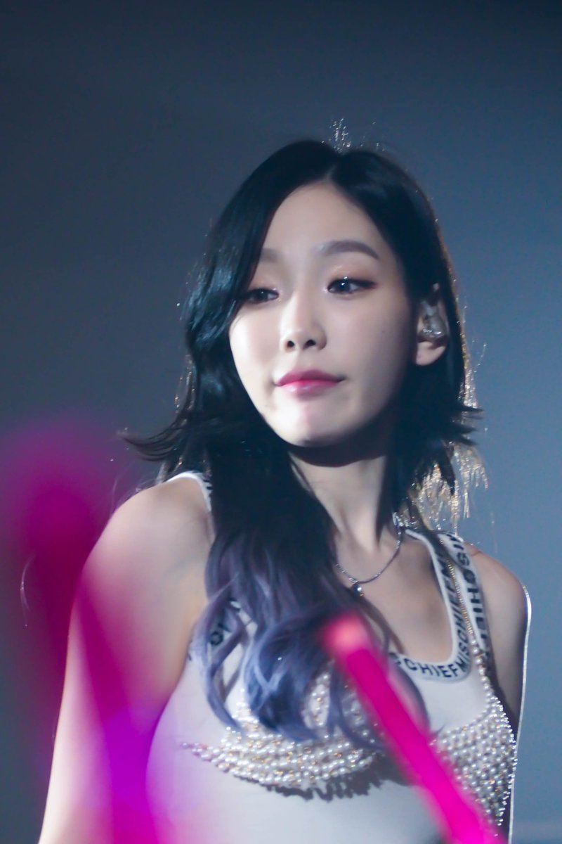 [PIC][27-05-2017]TaeYeon khởi hành đi Thái Lan để tham gia Concert - "PERSONA in BANGKOK" vào chiều nay - Page 5 DBLBzuQVYAAmtJu