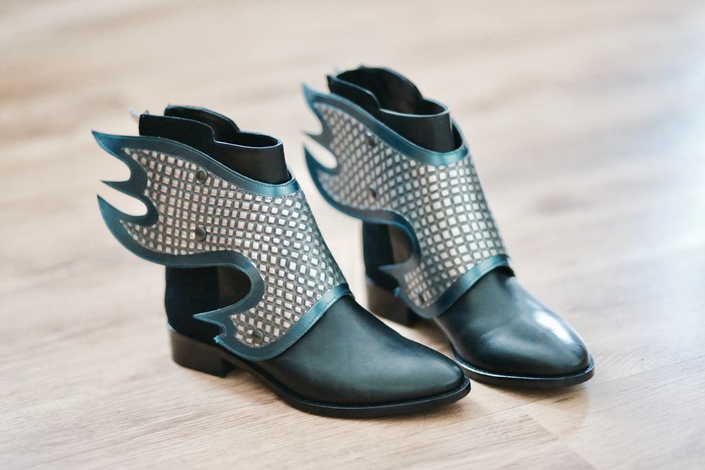 Read new blog post "The three in one Dots Dash Metanoia Boots" by Preppy Fashionist at buff.ly/2rTTsZC #blog #style #shoes #fashion