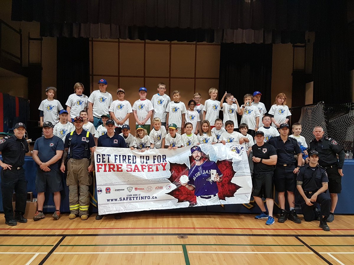 FireChiefSeth's tweet photo. "Swing Into Summer Safety" campaign kick off. Great program. Energetic staff and students. @FMPFSC @BlueJays @dsbn @RSSRaptors #ThoroldFES https://t.co/1owdXporu2