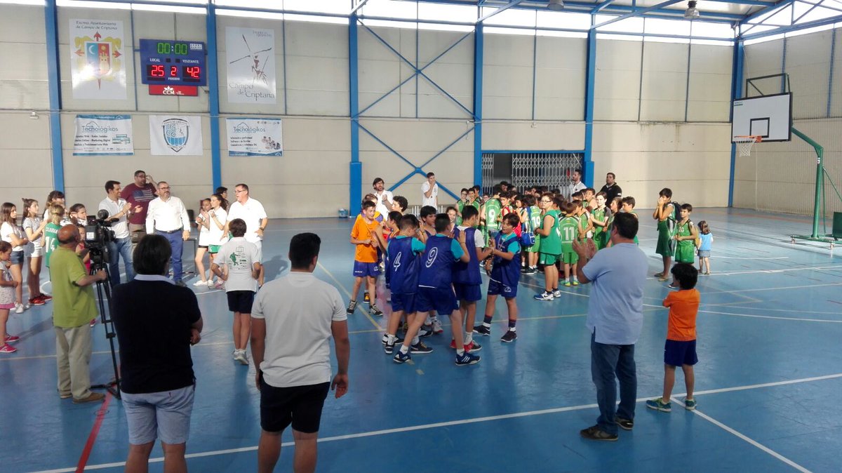 cbsocuellamos's tweet photo. Nuestro equipo alevín se proclama campeón del torneo de Criptana al vencer a La Roda!Lo más importante,lo bien que lo hemos pasado! #gocbs https://t.co/pP3mciWYJZ