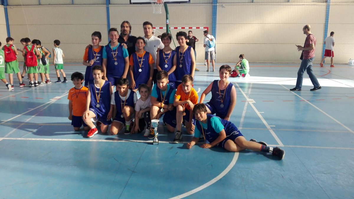 cbsocuellamos's tweet photo. Nuestro equipo alevín se proclama campeón del torneo de Criptana al vencer a La Roda!Lo más importante,lo bien que lo hemos pasado! #gocbs https://t.co/pP3mciWYJZ