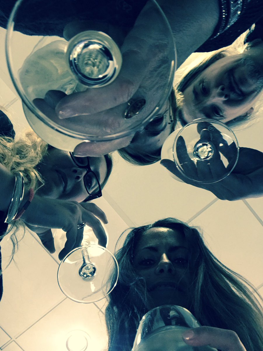 jenni_achilli's tweet photo. Départ d Elo !!! Bonne route 😊⭐️ma belle 💫!!!! @elodiieS 🍸🎁....#magenta#lesecteurquidechire# https://t.co/0UDQWvCkQC