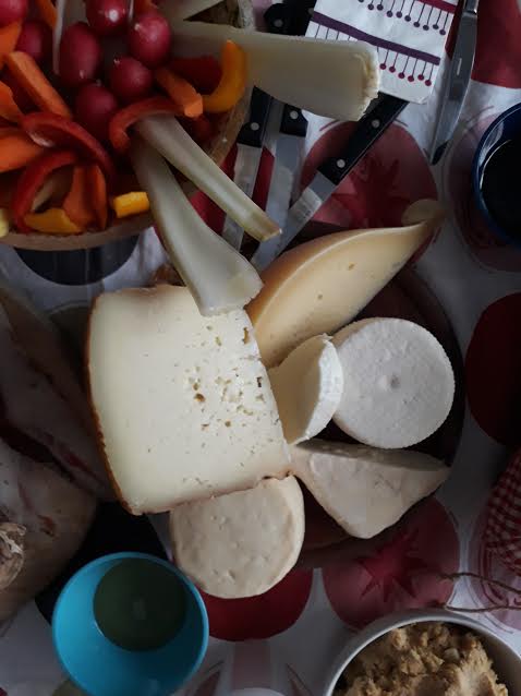 ELecchini's tweet photo. Per cena prodotti @UmbriaTourism @turismomarche delle aziende e produttori colpiti dal sisma, una goduria https://t.co/vpuju9Ns7g